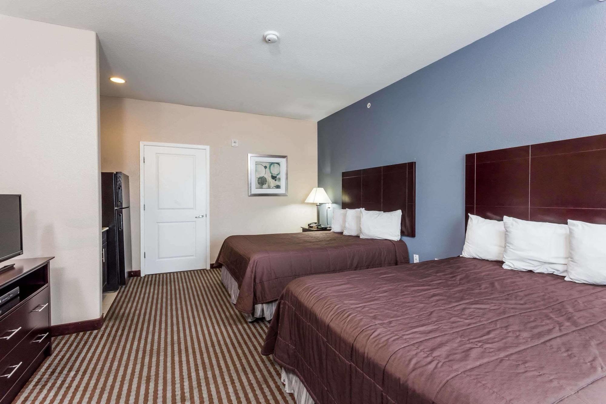 Atria Inn & Suites Three Rivers Екстериор снимка