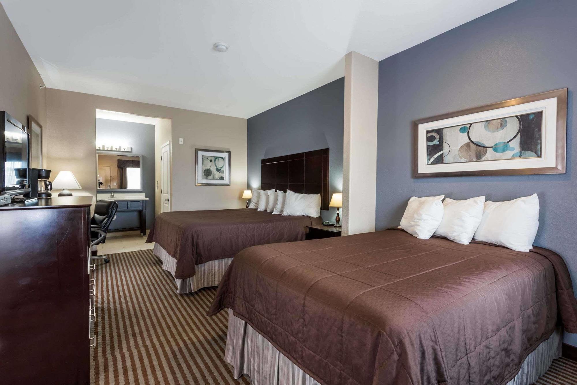 Atria Inn & Suites Three Rivers Екстериор снимка