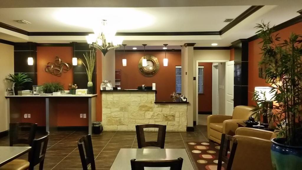 Atria Inn & Suites Three Rivers Екстериор снимка