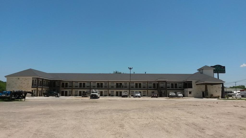 Atria Inn & Suites Three Rivers Екстериор снимка